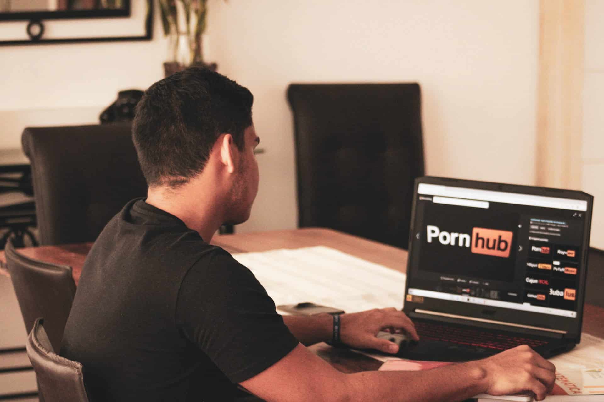 Pornhub, XVideos e Stripchat entram para a lista de grandes plataformas online da UE